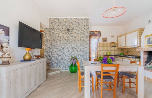 Torre Specchia Ruggeri Apartment | Holiday Apartment Amare 1 close to the Beach with Covered Terrace & Garden