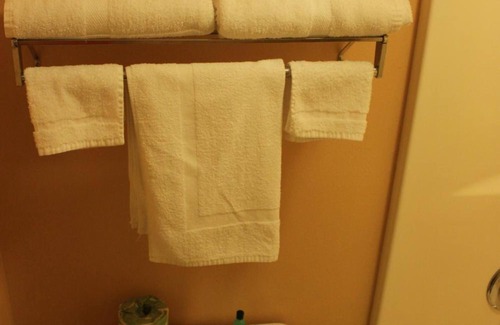 Pittsburg Hotel | Holiday Lodge