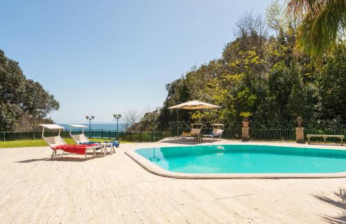 Posillipo Apartment | Holiday Naples - Big Apartment on The Swimming Pool in front of Capri