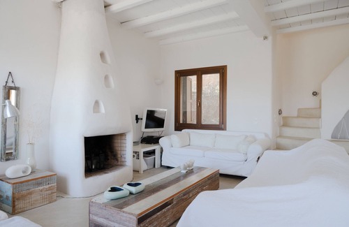 Vourkari Villa | ☀️Holiday & nomad house great 🌊🌅 view sleeps 8 w/fireplace & pool Kea Cyclades