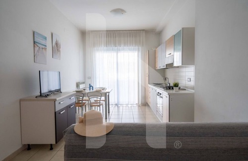Pineto Apartment | Holiday Rendez Vous 13 - Ground apartment with balcony and side sea view