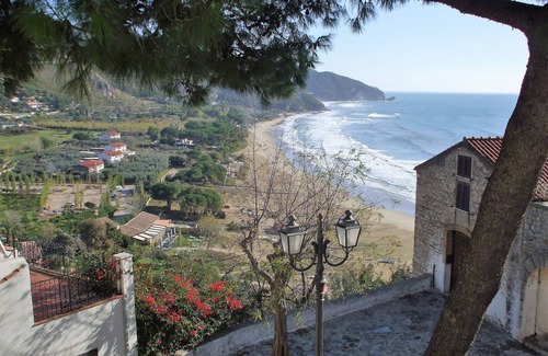 Itri Villa | Holiday Resorts for 10 Persons, With Swimming Pool, Wifi and air Conditioner