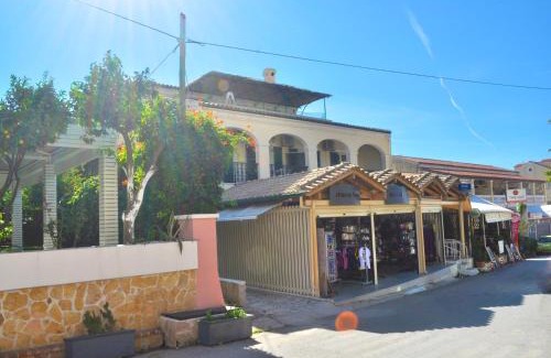Agios Gordios Apartment | Holiday Studio Apartments Yannis on Agios Gordios beach in Corfu