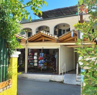 Agios Gordios Apartment | Holiday Studio Apartments Yannis on Agios Gordios beach in Corfu
