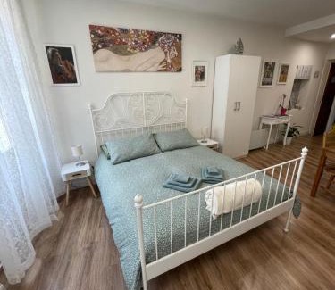Intra Apartment | Holiday Studio in Centro Storico Intra