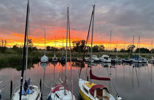 Ueckermuende Apartment | Holiday studio with a balcony and a view over the water as far as Usedom