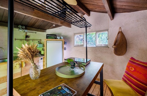 Saint-Paul-de-Vence Ski Chalet | Holiday treehouse "Bagheera" with Shared Pool, Private Terrace & Wi-Fi