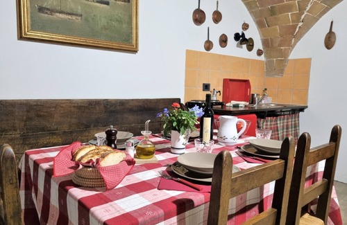 Pomarance Apartment | Holiday, where Tuscany is still authentic. 16th c. Villa Infinity Pool: Cipresso