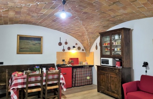 Pomarance Apartment | Holiday, where Tuscany is still authentic. 16th c. Villa Infinity Pool: Cipresso