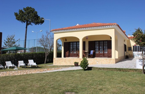 Lagoa de Albufeira Cottage | holidays in walking distance to the beach (1 km)