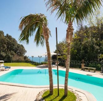 Posillipo Apartment | Holidays Naples Family - Pool in front of Capri
