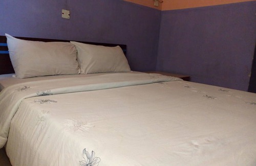 Oshodi-Isolo House | Holla-Jobi Guest House