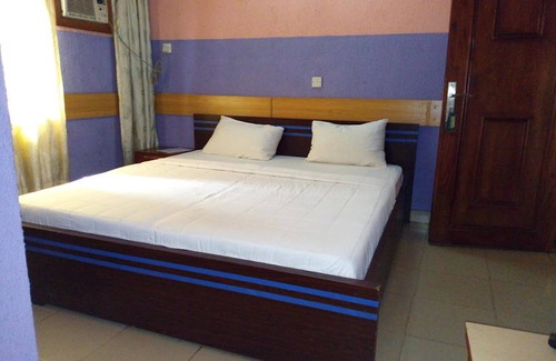 Oshodi-Isolo House | Holla-Jobi Guest House