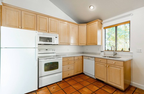 Holladay House | Holladay secluded boarding house