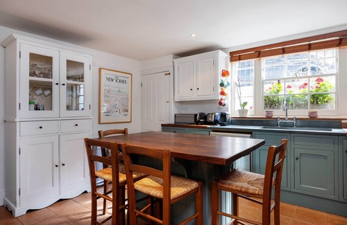 Norland House | Holland Park Townhouse, by Veeve