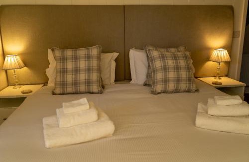 Ryther Cabin | Hollicarrs - Waters Edge