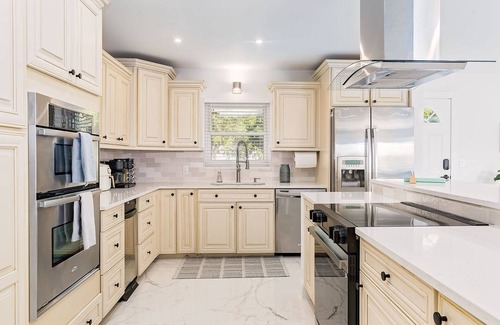 Lakeland House | Hollingsworth Heights, Spacious 3 Bed Retreat, Lake View, Family Friendly