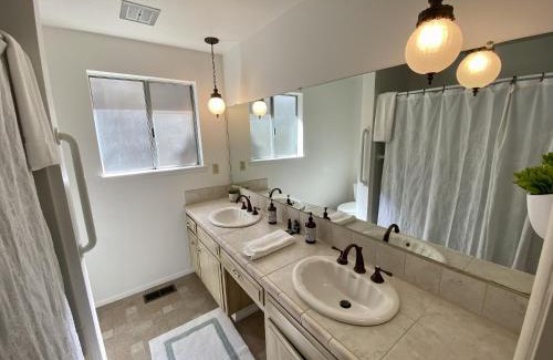 Orchard District House | Hollinshead Haven Home with BBQ & Free Wifi - 30 days min home