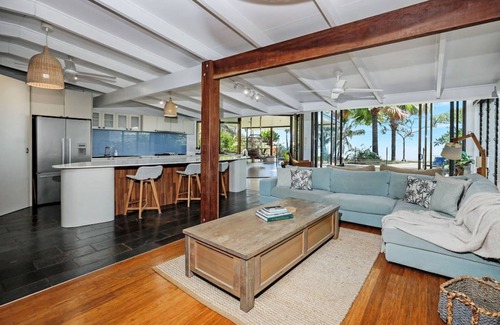 Holloways Beach House | Holloways Beach Retreat: Private Pool & Oceanfront
