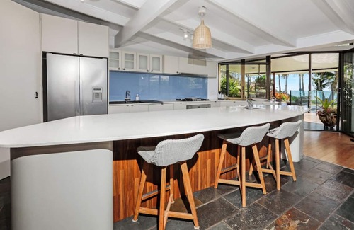 Holloways Beach House | Holloways Beach Retreat: Private Pool & Oceanfront