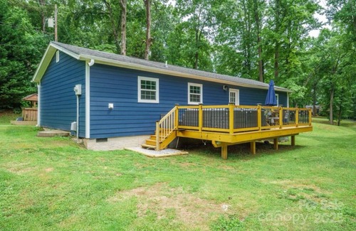 Mount Holly House | Holly Acres Retreat