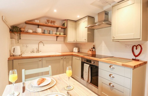 Sea Palling Cottage | HOLLY COTTAGE, pet friendly, character holiday cottage in Sea Palling