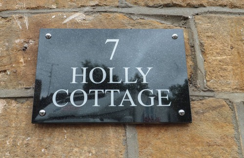 Brympton House | HOLLY COTTAGE, pet friendly, character holiday cottage in West Coker