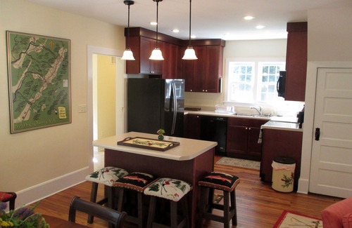 Warm Springs House | Holly House near Beautiful Trails and River Access