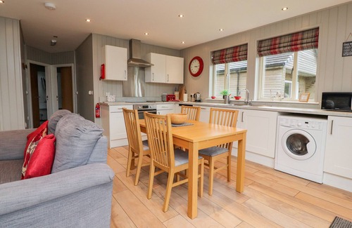 Preston House | HOLLY LODGE, pet friendly, character holiday cottage in Goosnargh