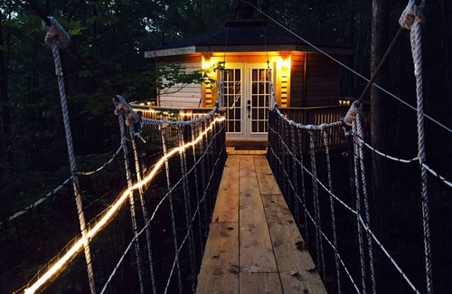 Hico Cabin | Holly Rock: Cozy Escape in the Treetops w/Hot Tub!