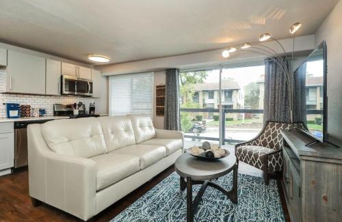 West Plaza House | HOLLY SECOND FLOOR 2 King Beds