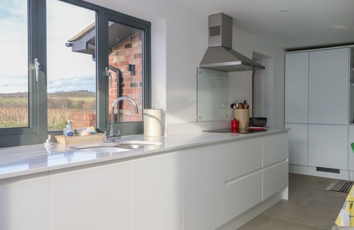 Mouldsworth Cottage | HOLLY TREE COTTAGE, family friendly, with open fire in Tarvin