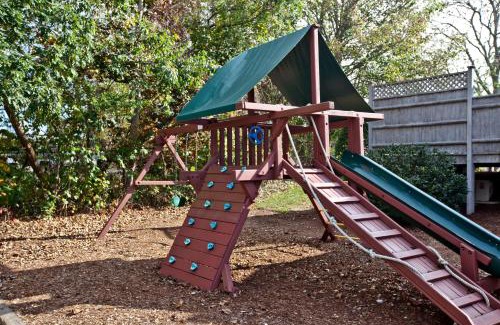 West Yarmouth Hotel | Holly Tree Resort