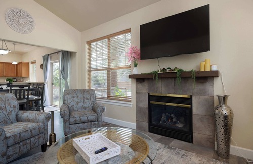 Southwest Bend House | Hollygrape Hideaway - Pet Friendly Sanctuary for 6