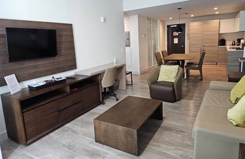 Hollywood Lakes Apartment | Hollywood Beachfront Apartment at COSTA