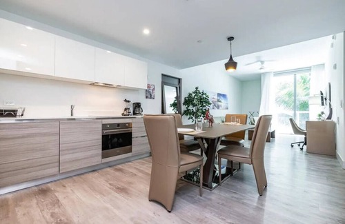 Hollywood Lakes Apartment | Hollywood Beachfront Apartment at COSTA