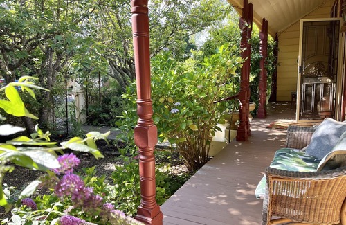 Leura House | Holmcroft & Pixie Cottages Sth Leura 4 Bdrm Spacious-10 mins Walk Leura/Quiet St
