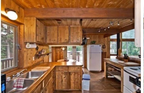 Okanagan-Similkameen Cabin | Holy Smoke Ski-in/out 5 Bed Rm 9 Beds w HOT TUB Cabin at Apex