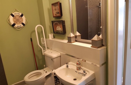 Loughborough House | Holywell Guest House