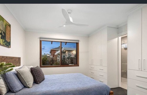 St Leonards House | Home 400m from the beach!