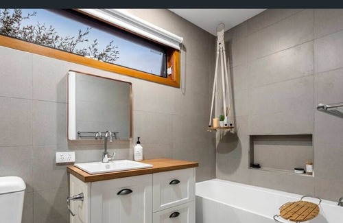 St Leonards House | Home 400m from the beach!
