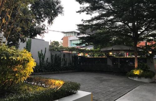 Grogol Utara House | Home 899 Patal Senayan