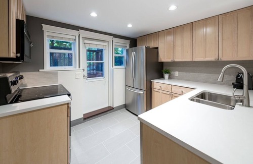 Grand Boulevard House | Home away from home! Bright, spacious Grand Boulevard 2 bedroom suite.