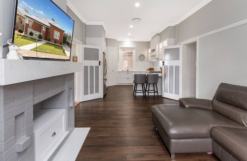 West Tamworth House | Home Away From Home!