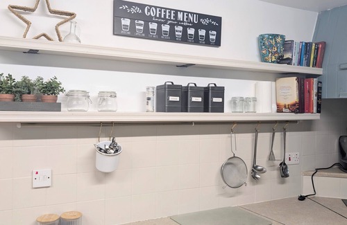 Londonderry House | Home away from home, Ten min walk to all our lovey town has to offer