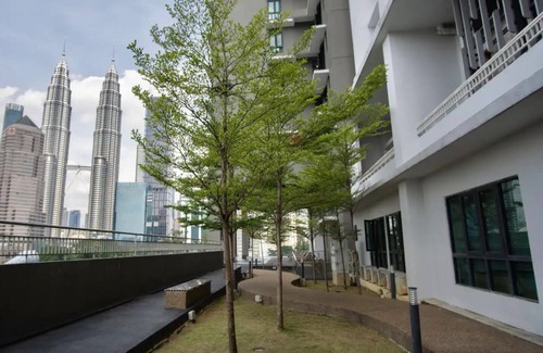 Kuala Lumpur City Centre Condo | Home away from home! Amazing 3 bedroom condo near KLCC with the best view.