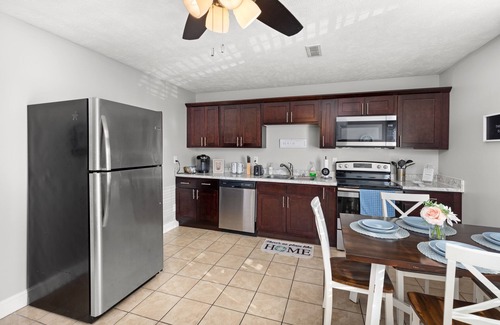 Bean Station Apartment | Home Away From Home! Conveniently Located 2 Bedroom Apartment-Close to Lake!
