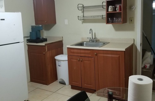 Randolph Apartment | Home away from home. 12 Mins from shopping Mall.