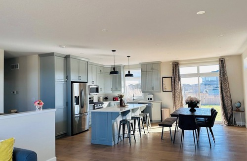 Port Elgin House | Home away from home, just 2 mins drive to Beach