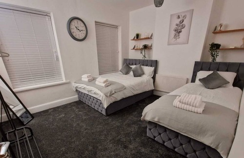 Plasnewydd House | Home Away From Home Close to Cardiff City Centre